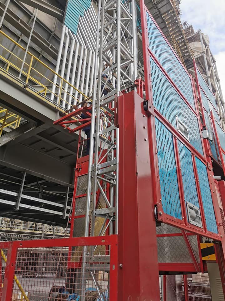 Passenger hoist cabin details showing safety mesh doors and protection systems.